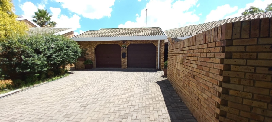 To Let 3 Bedroom Property for Rent in La Provance Free State